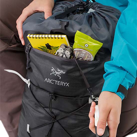 Arc'teryx Alpha FL 30 Backpack 青 | Trekkinn ロープ・バッグとギヤ