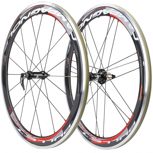 campagnolo-paire-roues-route-bullet-ultra-h50-tyres
