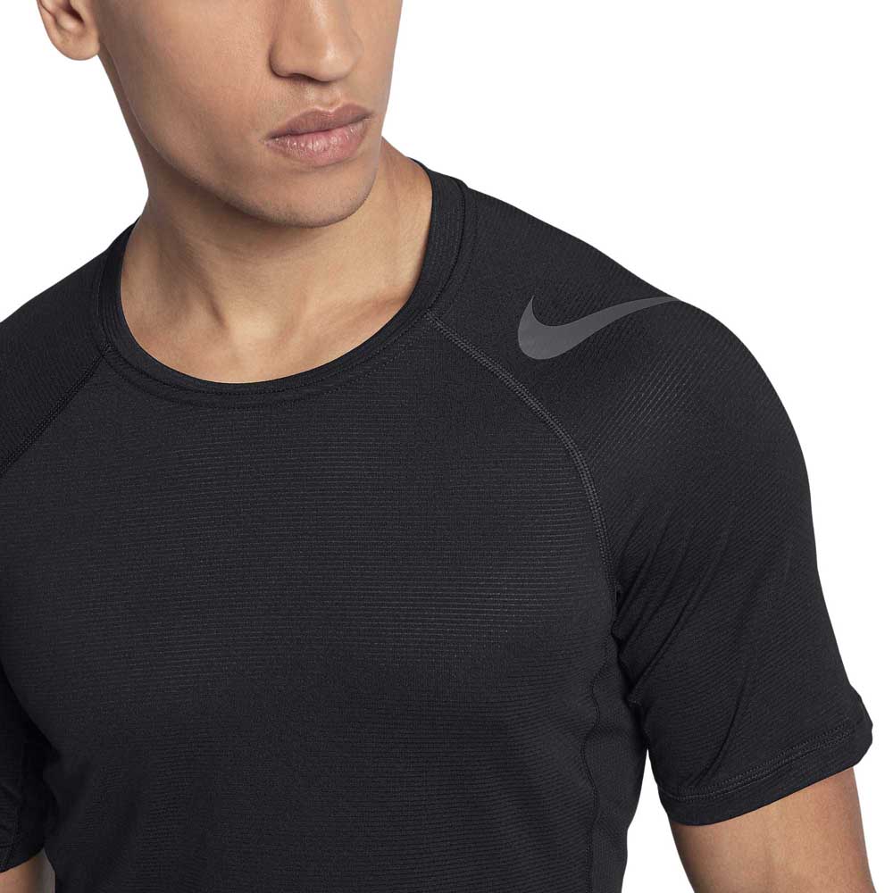 Manía ratón Corredor Nike Camiseta Manga Corta Pro Hypercool Fitted GFX Negro| Traininn