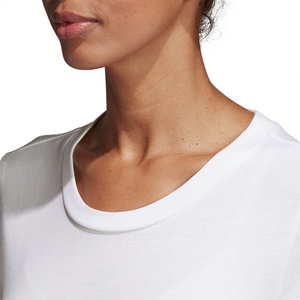 adidas Essentials Linear Slim T-shirt med korta ärmar