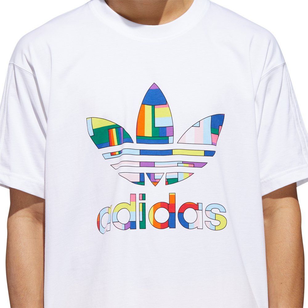 golondrina Derechos de autor Te mejorarás adidas Originals Pride Flag Fill Short Sleeve T-Shirt Hvid| Dressinn T- shirts