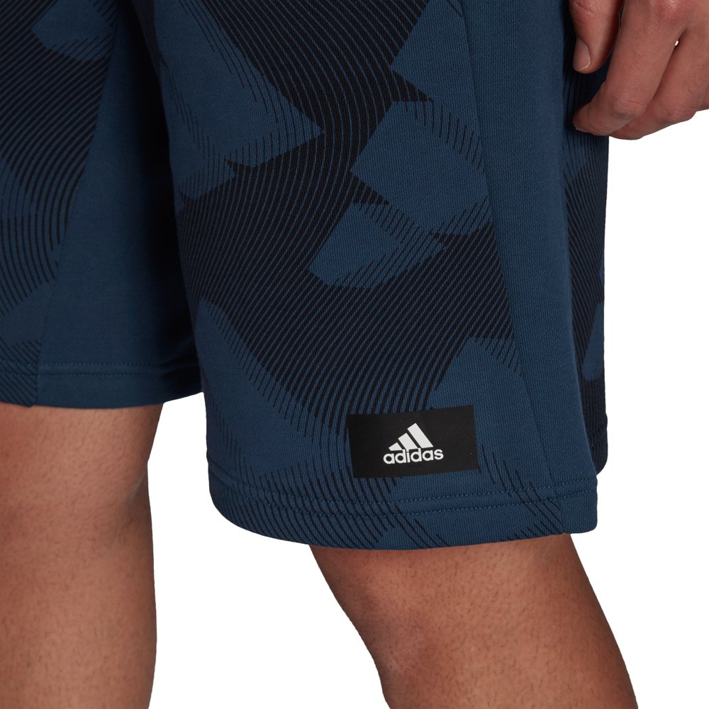 adidas Sportswear Graphic shorts