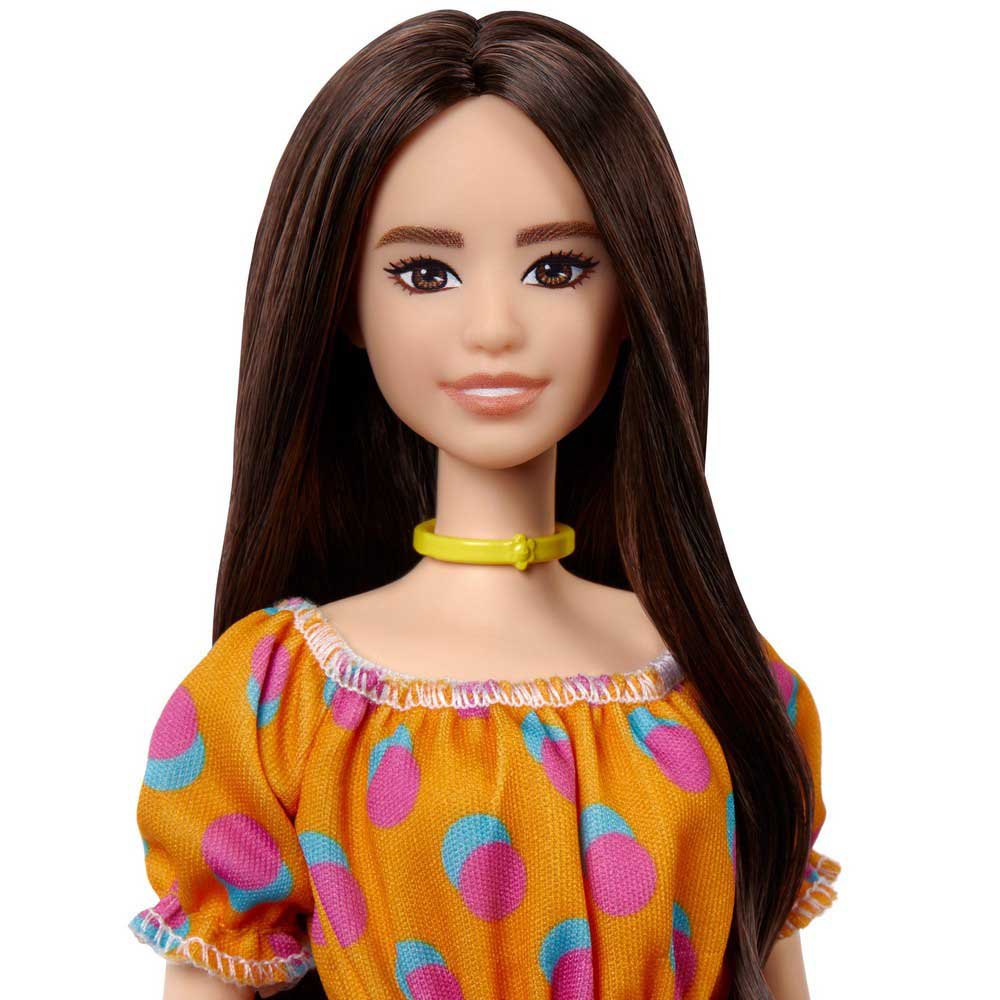 Mattel GRB52 Barbie Fashionista Muñeca Morena con Vestido de Lunares sin Hombros y Accesorios de Moda 