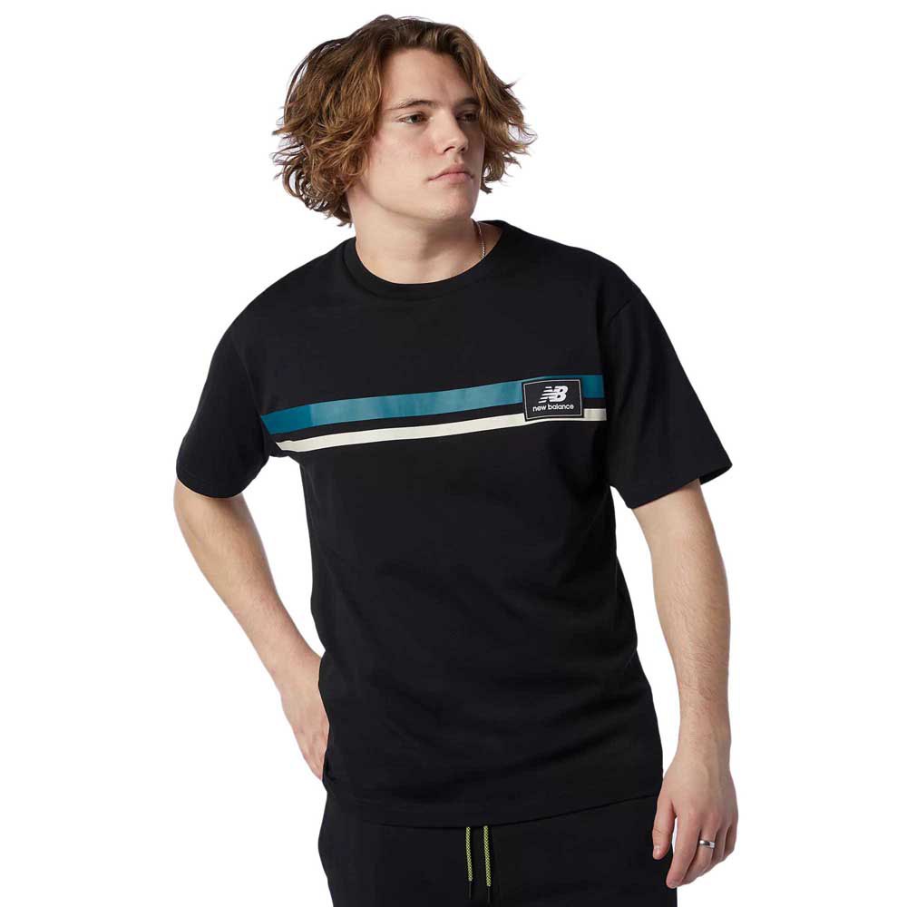 Visita lo Store di New BalanceNew Balance Higher Learning Badge Short Sleeve T-shirt M 