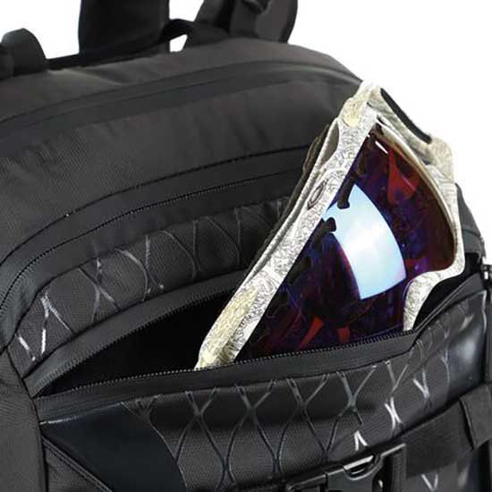 | Black Backpack Nitro Snowinn 25 Slash Pro