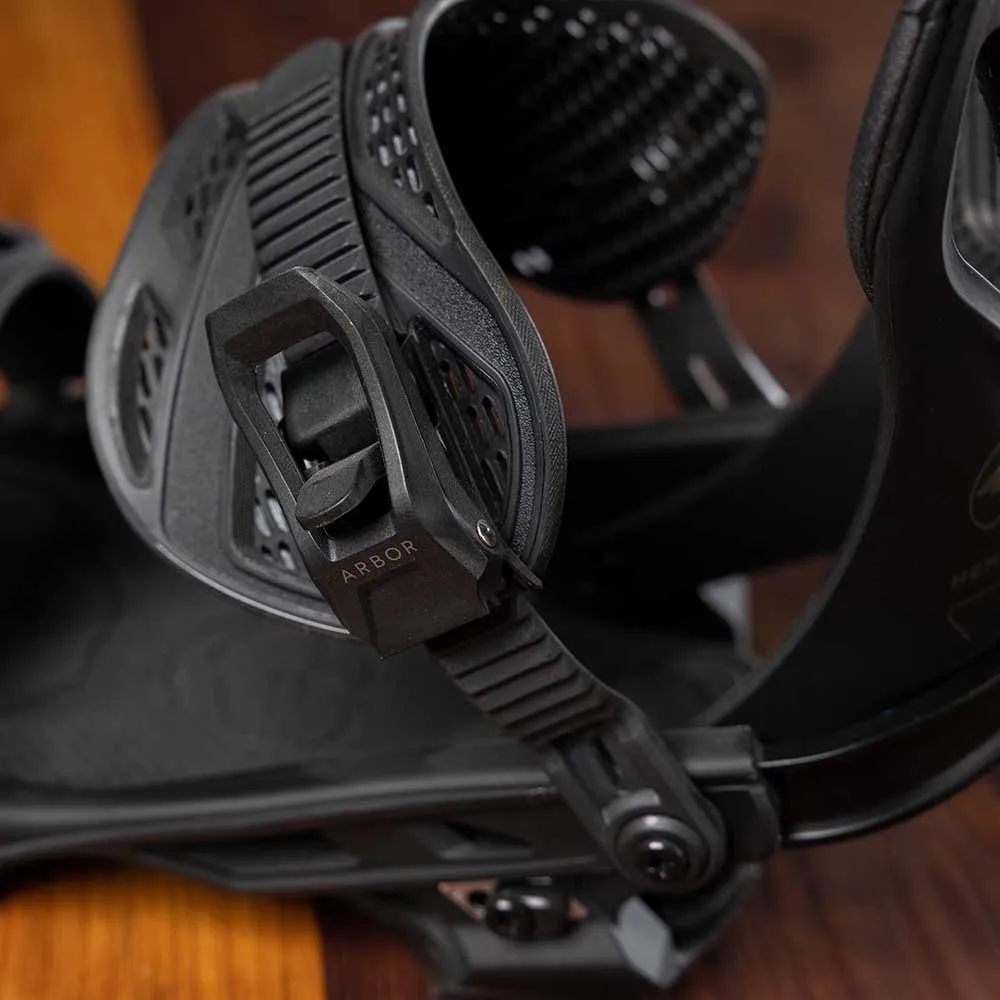 Arbor Hemlock スノーボードバインディング 黒| Snowinn スノーボード