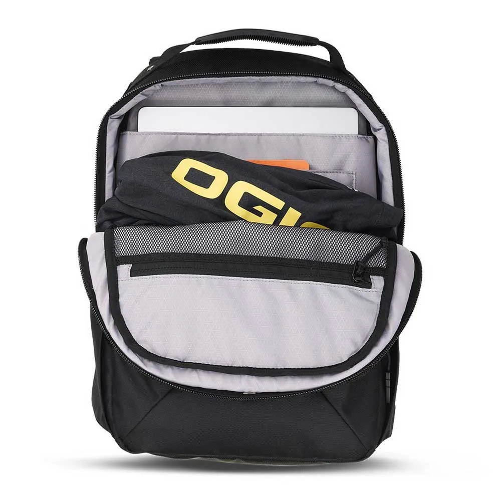 patagonia refugio bag Pack 28L Color:Red Accent color Rent Baby Gear INCLUDING Length:10.250 INCH The 100% recycled polyester
