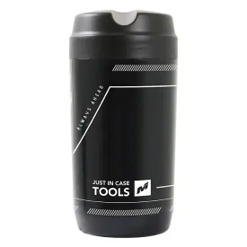 massi-bidon-carries-objects-tool-bottle