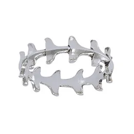 dive-silver-whale-tail-ring