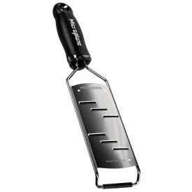 microplane-gourmet-grater-large-shaver