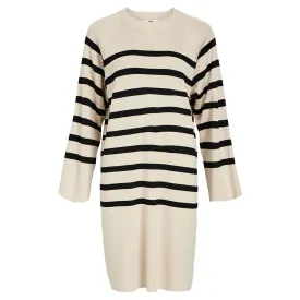 object-ester-pitkahihainen-pitka-mekko