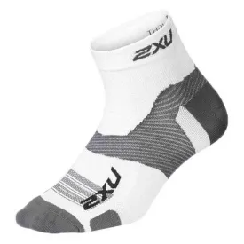 2xu-vectr-ultralight-1-4-crew-socks
