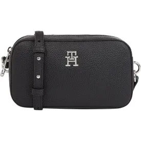 tommy-hilfiger-emblem-camera-veske