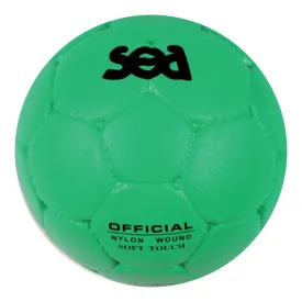 sea-school-composite-handbold-bold