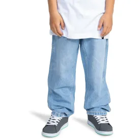 dc-shoes-texans-worker