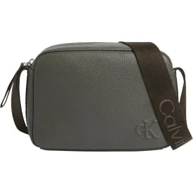 calvin-klein-jeans-cargo-camera-crossbody