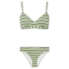 protest-bikini-chay-wire