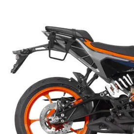 shad-ktm-duke-125-390-2024-saddlebags-fitting
