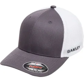 oakley-bone-golf-cresting-trucker