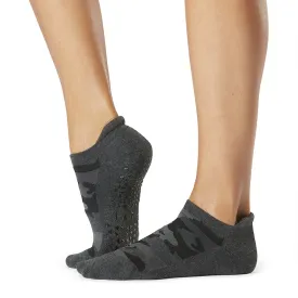 tavi-grip-savvy-short-socks