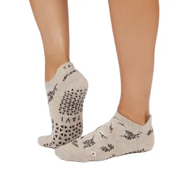 tavi-grip-savvy-short-socks