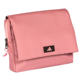 adidas-accessory-2026-wash-bag