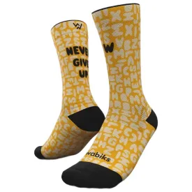 wabiks-never-give-up-crew-socks