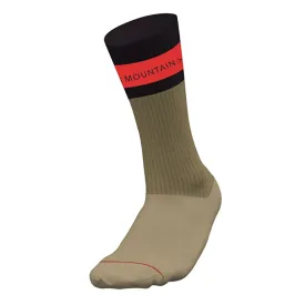 the-mountain-studio-hike-color-block-crew-socks