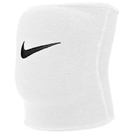 nike-essential-knaskydd