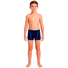 ras-ayame-swimming-boxer