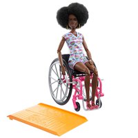 barbie-fashionist-avec-poupee-en-fauteuil-roulant-morena